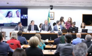 Camilo Santana defende regras para EaD na saúde