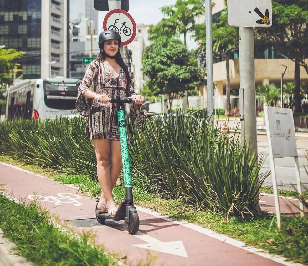 Fortaleza restringe patinetes na orla e gera reação na Câmara
