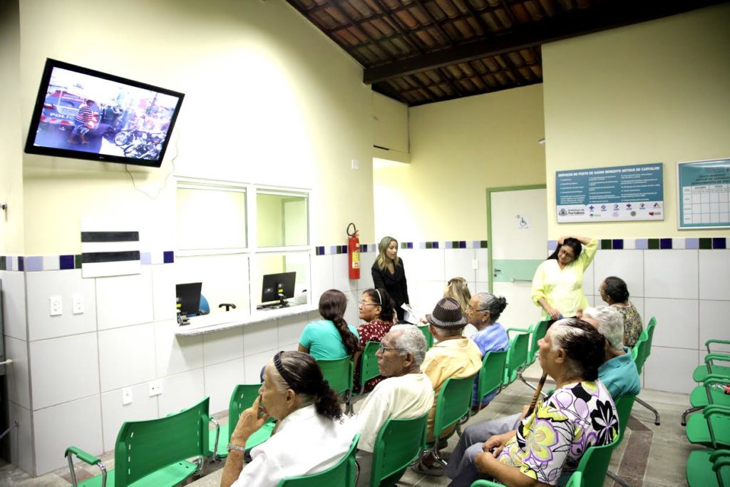 Mais da metade dos brasileiros evita ir ao médico, diz estudo