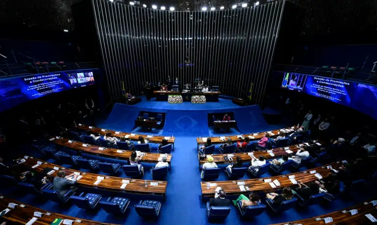 Senado aprova fim da reeleição a partir de 2030