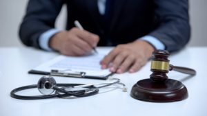 Casos na Justiça contra planos de saúde dobram em três anos