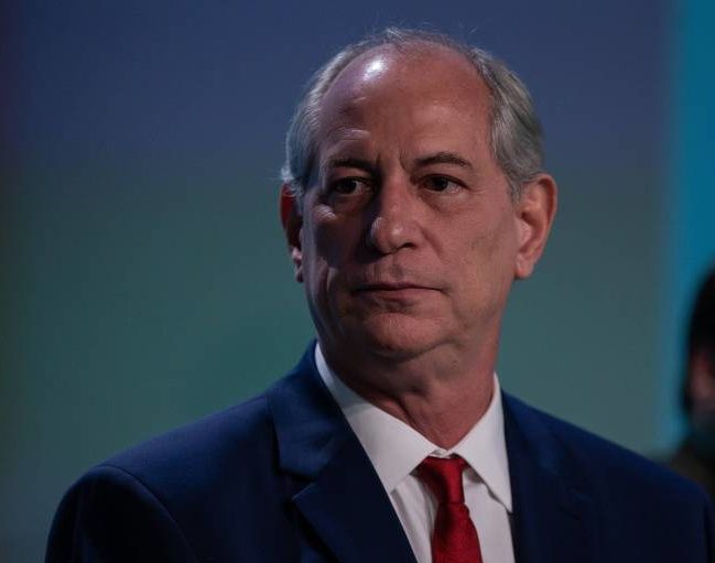 Ciro acusa Lula de corrupção e vira alvo de ação judicial