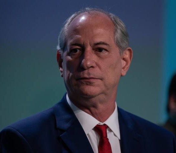 Ciro acusa Lula de corrupção e vira alvo de ação judicial