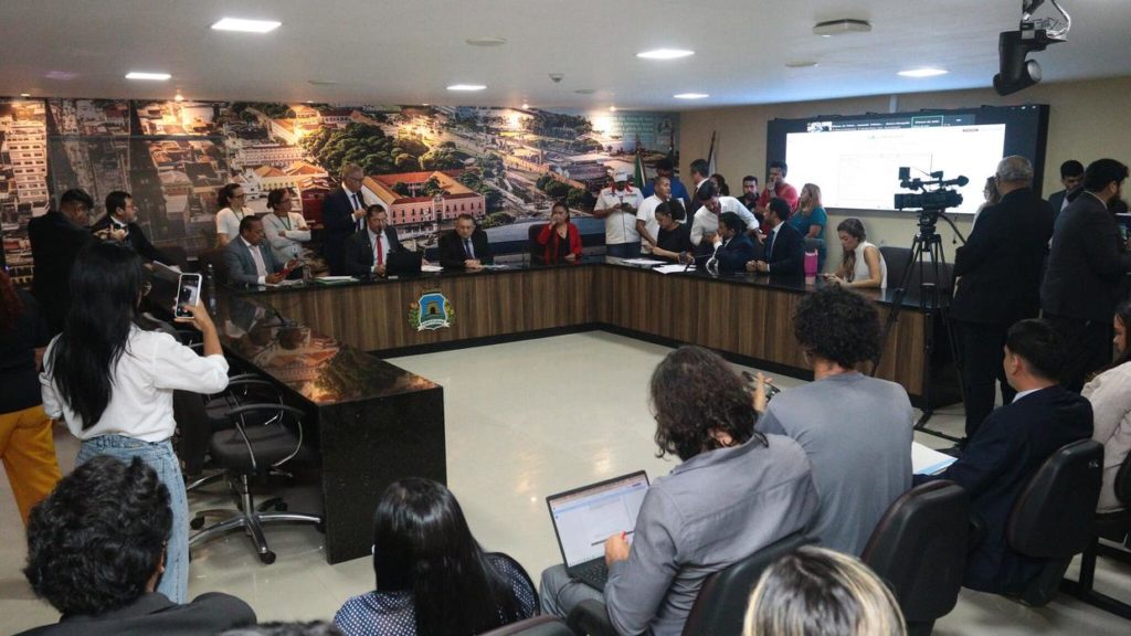 Câmara analisa plano de transição de servidores da Fagifor pela Saúde