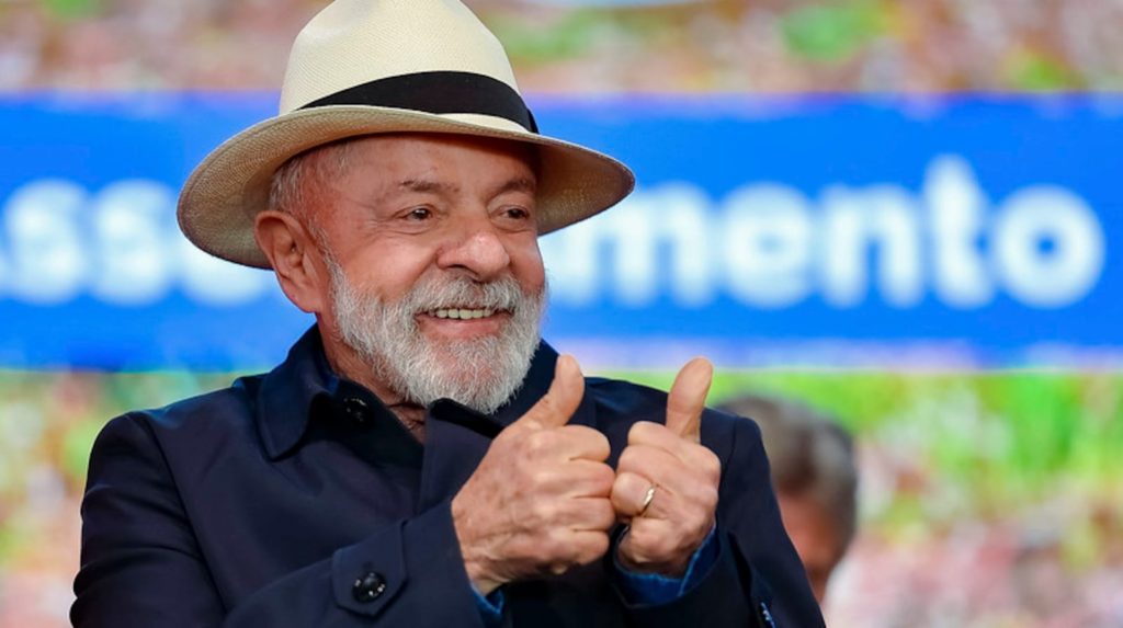 Presidente Lula sanciona reajuste para servidores federais