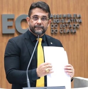 Justiça impõe medida protetiva após deputado denunciar perseguição