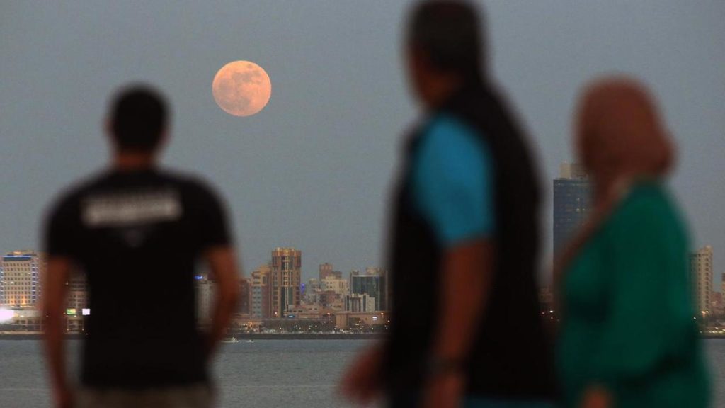 Nesta terça-feira (10), acontece “Lua de Morango”, a mais baixa de 2006