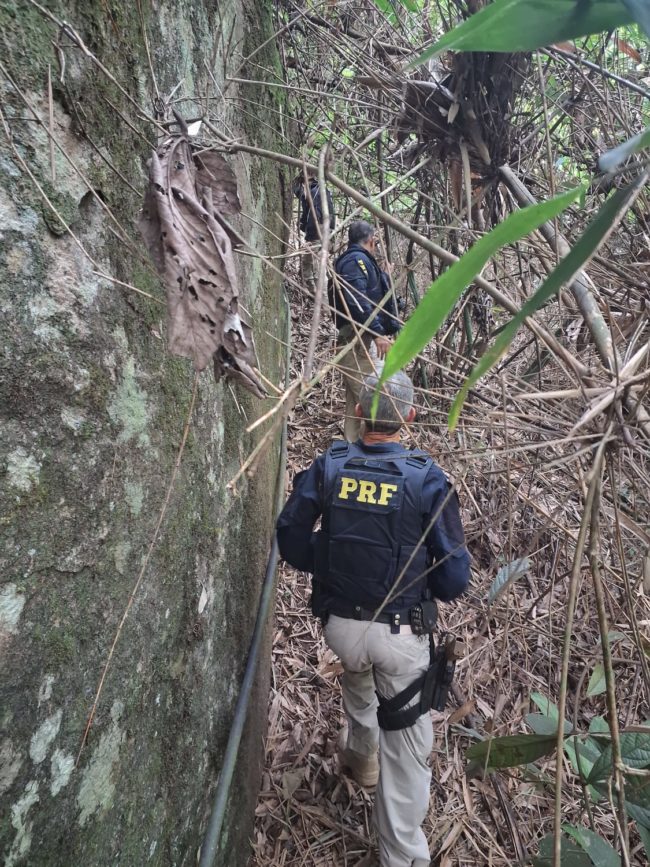 PRF prende membro de facção procurado por homicídios no Ceará