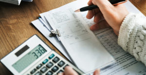 Consumo essencial tem prioridade, mas inadimplência cresce