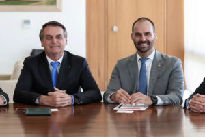 Bolsonaro admite Pix de R$ 2 milhões a Eduardo e nega pressão sobre Moraes