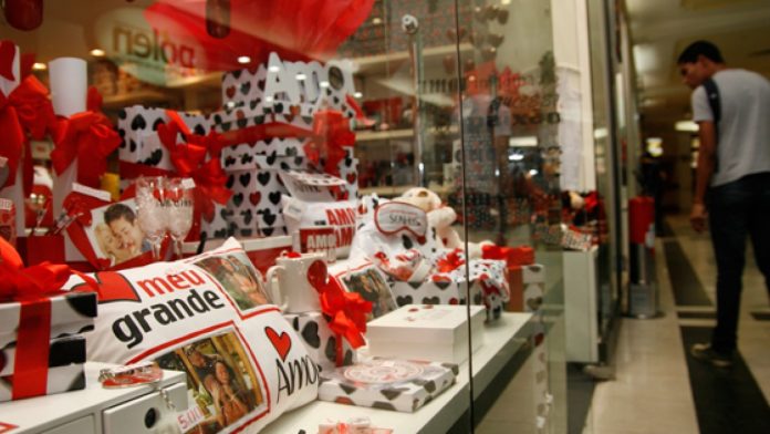 Preços de produtos variam mais de 3.000% no Dia dos Namorados, diz Procon