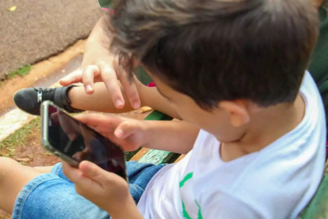 Uso de redes sociais cresce e atinge 84% do público infantil cearense