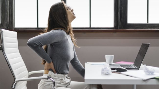 Obesidade e sedentarismo impulsionam aumento da artrose precoce, alerta estudo