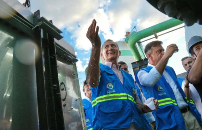Caminho das Águas avança e leva água tratada a nove municípios cearenses