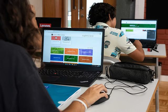 CIEE oferece 43 cursos online gratuitos para jovens durante as férias