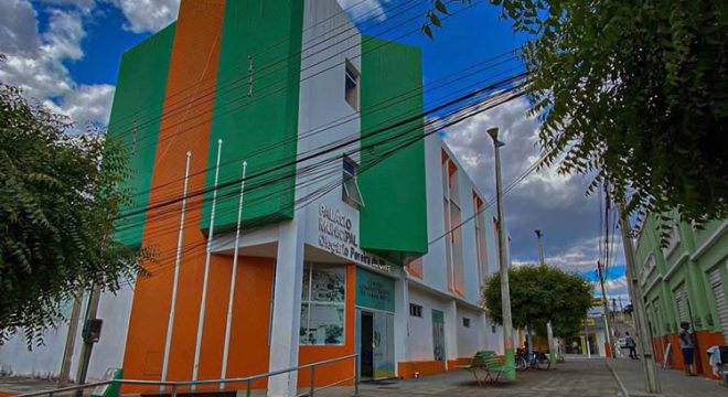 Prefeitura de Farias Brito é orientada a evitar contratações temporárias para cargos com concurso vigente
