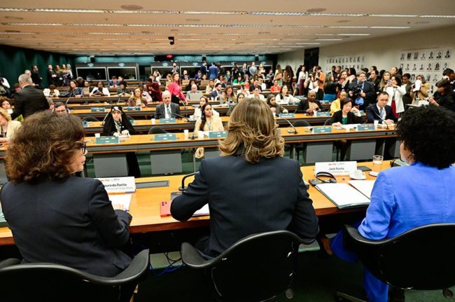 Brasil cai para 133º lugar em ranking de presença feminina na política