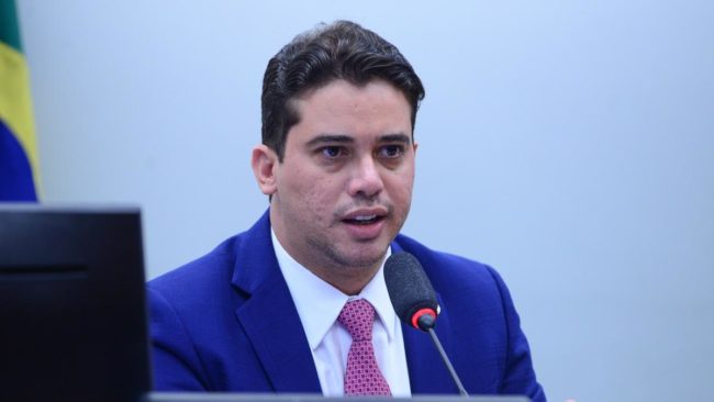 Deputado Júnior Mano é investigado por fraude e lavagem de dinheiro