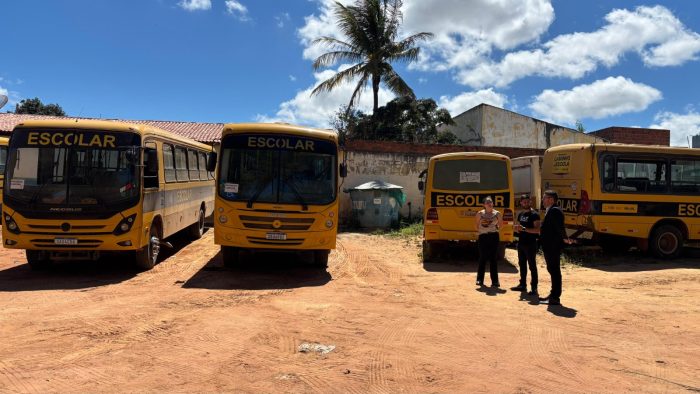 Fiscalização aponta veículos inadequados no transporte escolar de Carnaubal