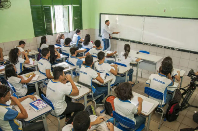 Professores do Ceará recebem 4ª parcela dos precatórios do Fundef em setembro