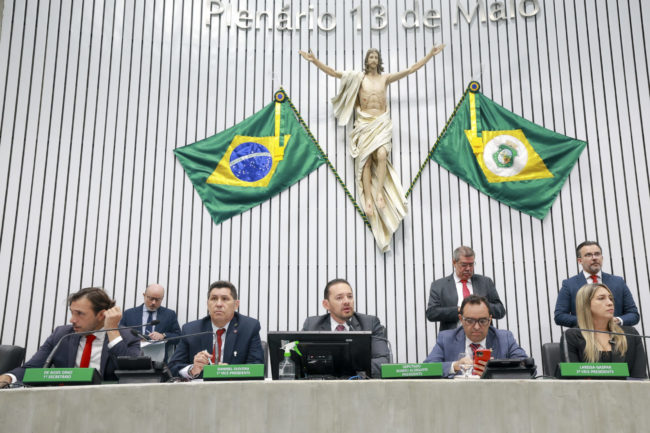 De acordo com parlamentares, tanto da base quanto da situação, o tarifaço é uma medida que traz prejuízos à economia do Ceará - (Foto: Alece)