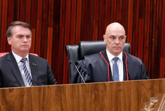Decisão de Moraes sobre Bolsonaro recebe 55% de aprovação popular