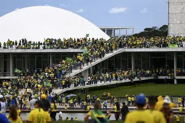 De acordo especialistas, os dados da pesquisa sobre punições do 8 de janeiro é mais um dado que realça a polarização política do Brasil - (Foto: Reprodução/Wikimedia Communs)