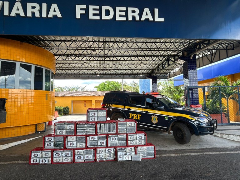 PRF apreende 540 kg de cocaína que seriam levados para Tianguá