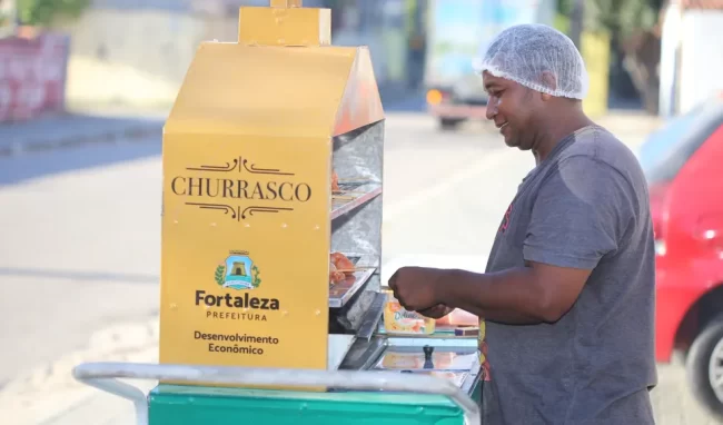 Até o desdobramento da situação, os vendedores ambulantes ficam impedidos de atuar no local, aguardando as definições da gestão - (Foto: Prefeitura de Fortaleza)