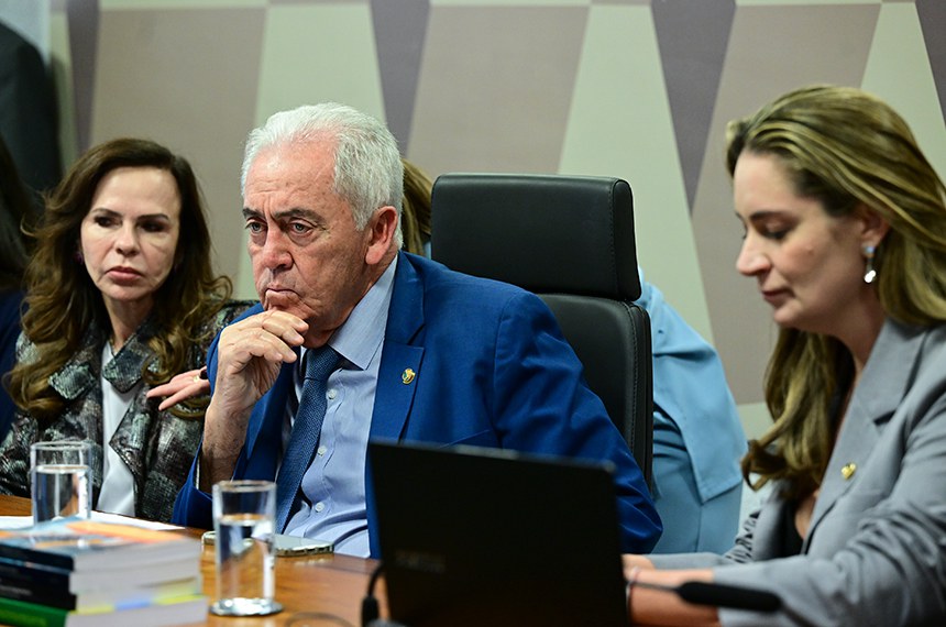 Comissão do Senado aprova novo Código Eleitoral com voto impresso e cotas femininas
