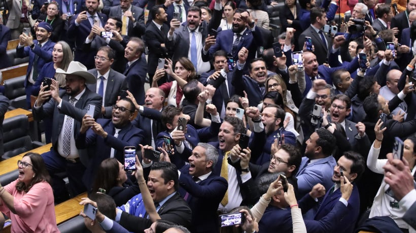 Câmara dos Deputados aprova urgência para PL que prevê anistia