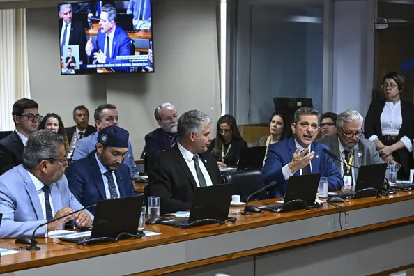 Senado avança com projeto para bloquear pornografia infantil online