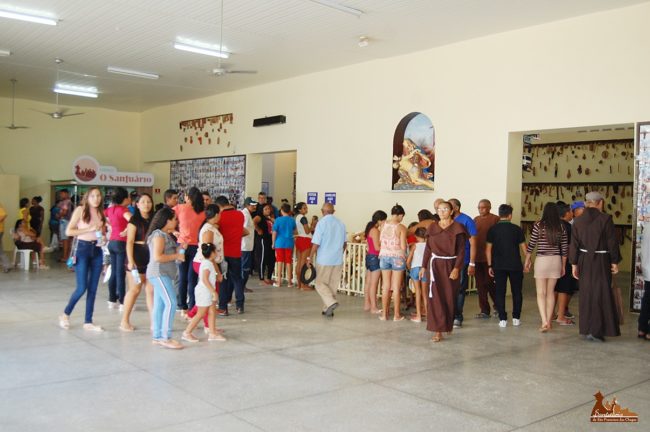 Casa dos Milagres e Painel de São Francisco reúnem milhares de devotos em semana de fé e devoção em Canindé - (Foto: Reprodução/Internet)