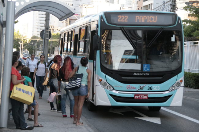 Assaltos a ônibus em Fortaleza têm queda de 80% em 2025