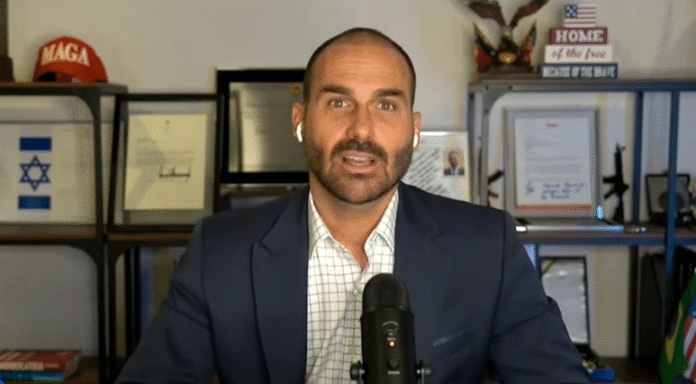 Eduardo Bolsonaro pode perder mandato após rejeição à liderança da minoria