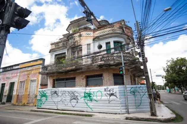Órgãos públicos pedem destinação de prédios no Centro de Fortaleza para habitação social
