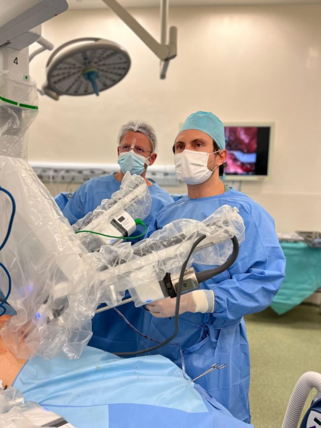 Ceará realiza primeira cirurgia robótica pelo SUS no Norte-Nordeste