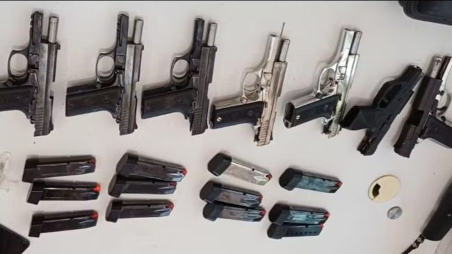 Jovem é preso com pistolas e carregadores em ônibus interestadual