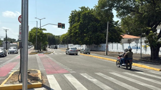 Novo semáforo passa a operar no cruzamento da Borges de Melo com Aguanambi