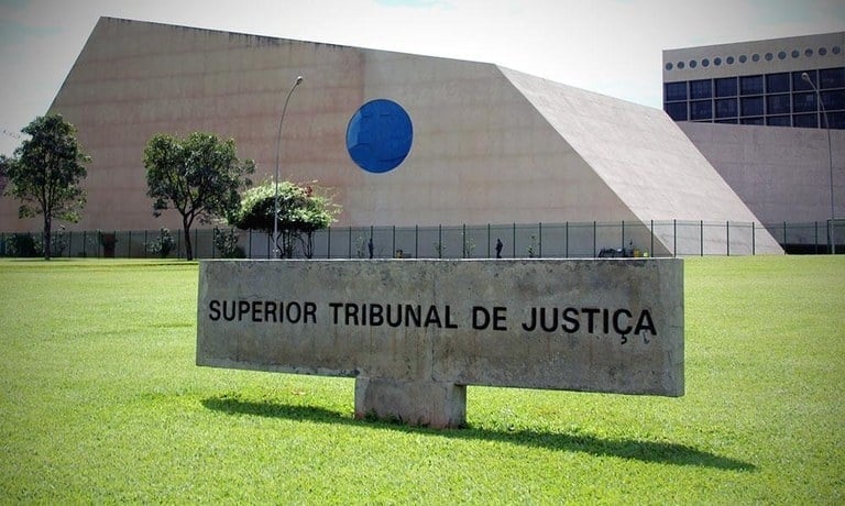Perfis pessoais de prefeitos não podem divulgar ações públicas, decide STJ