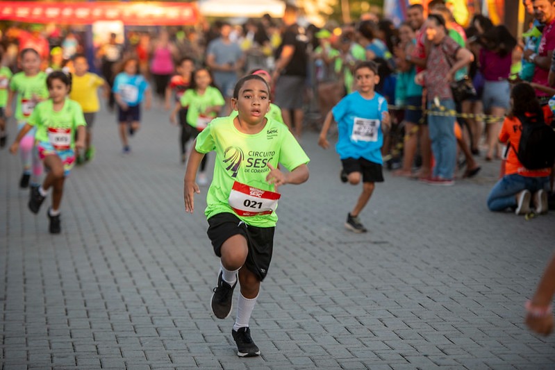 Maratoninha Sesc 2025 reúne crianças de 2 a 13 anos em circuito pelo Ceará
