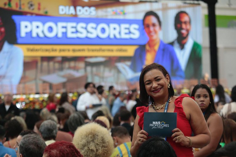Carteira Nacional Docente viabiliza vantagens exclusivas para professores
