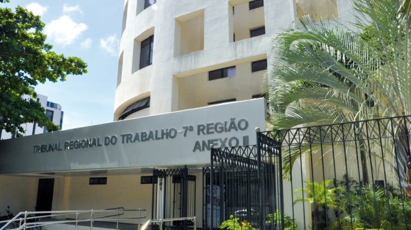 Justiça garante redução de jornada sem corte salarial a mãe solo de filho autista