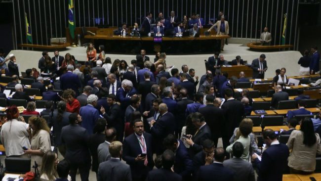 Câmara aprova isenção do IR para renda mensal de até R$ 5 mil por unanimidade