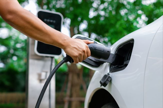Novas regras definem instalação e uso de carregadores elétricos em Fortaleza