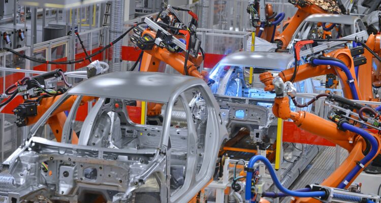 Crédito para produção industrial recua 40% desde 2012, aponta CNI