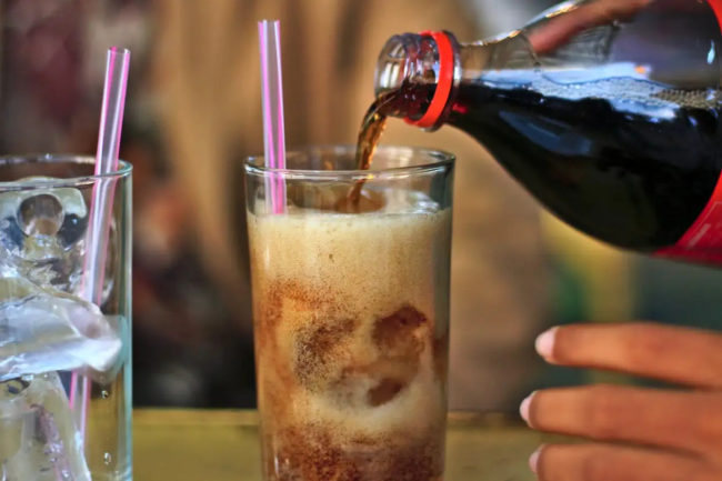 Bebidas zero açúcar estão ligadas a alterações no intestino, fígado e coração