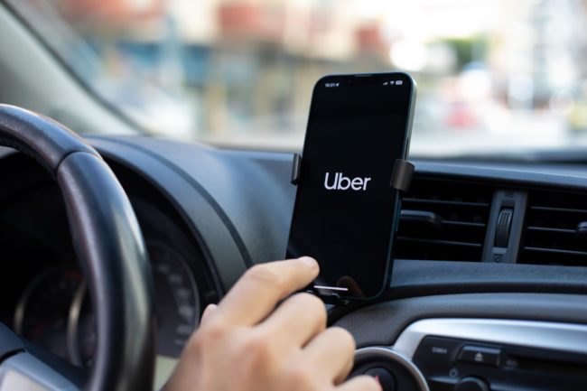 Uber atualiza lista de carros aceitos e impõe novas exigências para motoristas