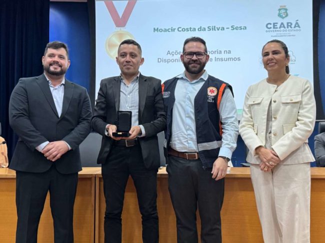Servidor do Samu Ceará é agraciado com Medalha do Mérito Funcional