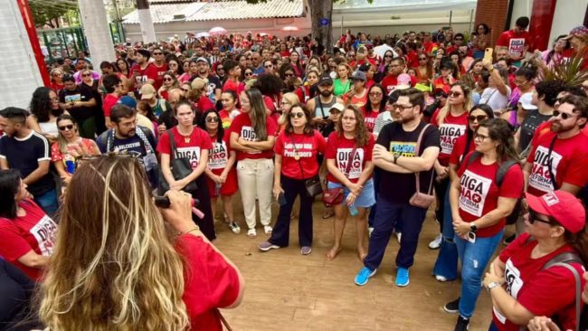 Greve de professores suspende aulas da rede municipal de Fortaleza por 72 horas